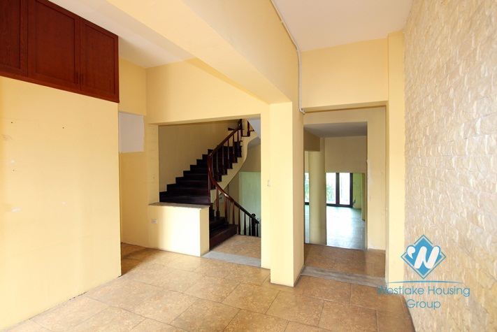 A large house with 5 bedrooms for rent in Tay Ho district