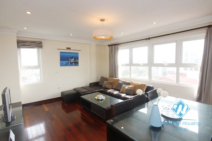 A nice and spacious high-floor apartment with 2 bedrooms for rent in Ba Dinh