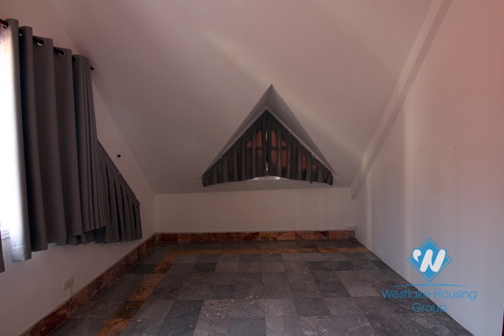 A nice house with big yard for rent in Tay ho, Ha noi