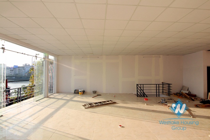 A nice space for office, cafe for rent in Xuan Dieu, Tay ho
