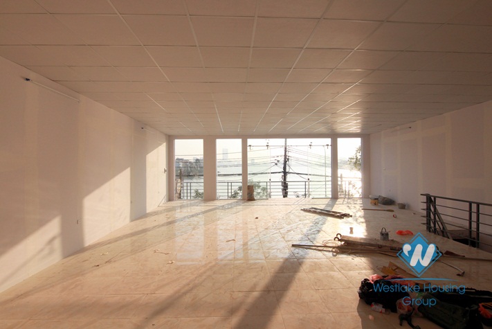 A nice space for office, cafe for rent in Xuan Dieu, Tay ho