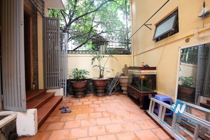 Cheap price house with 4 bedrooms for rent in Tay Ho.