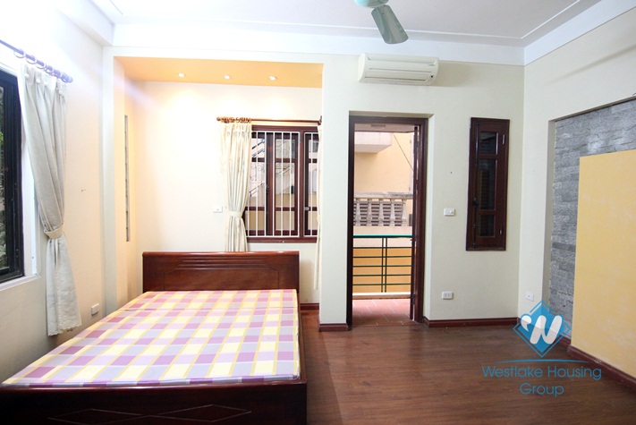 Cheap price house with 4 bedrooms for rent in Tay Ho.