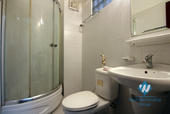 Cheap price house with 4 bedrooms for rent in Tay Ho.
