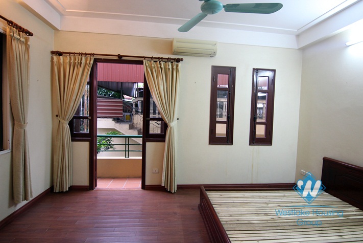 Cheap price house with 4 bedrooms for rent in Tay Ho.