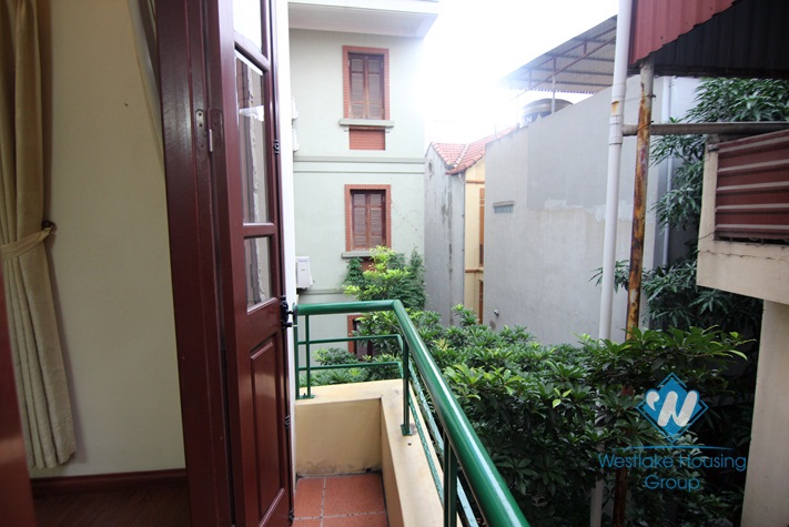 Cheap price house with 4 bedrooms for rent in Tay Ho.