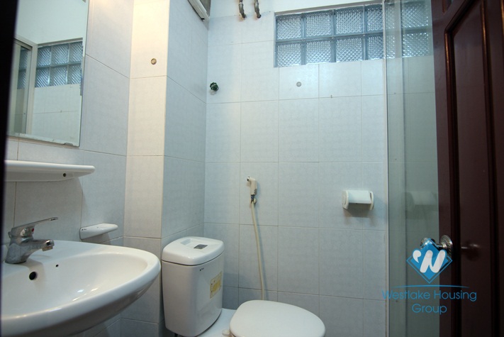 Cheap price house with 4 bedrooms for rent in Tay Ho.