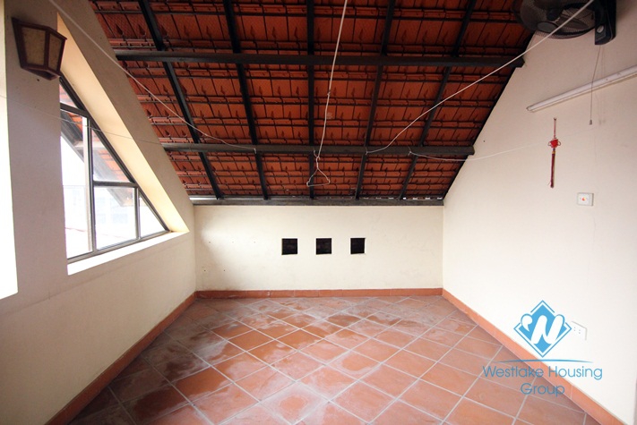 Cheap price house with 4 bedrooms for rent in Tay Ho.
