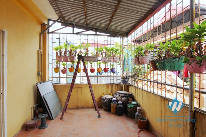 Affordable price house with 3 bedrooms in Au Co st, Tay Ho area.