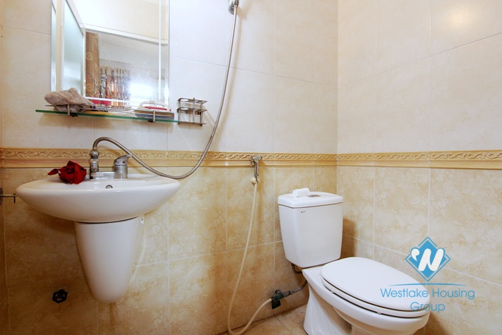 Affordable price house with 3 bedrooms in Au Co st, Tay Ho area.