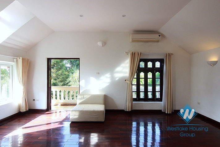 Unfurnished 4 bedrooms house with yard and garage for rent in Au Co st, Tay Ho area.