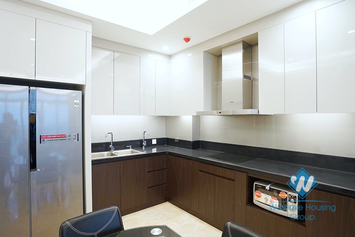 Brand new and luxurious 2 bedrooms apartment for rent in Sun Plaza, Thuy Khue, Ba Dinh, Ha Noi.