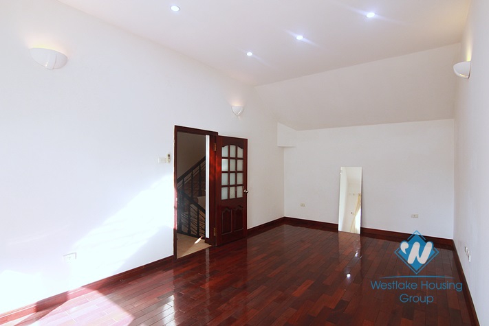 Unfurnished 4 bedrooms house with yard and garage for rent in Au Co st, Tay Ho area.