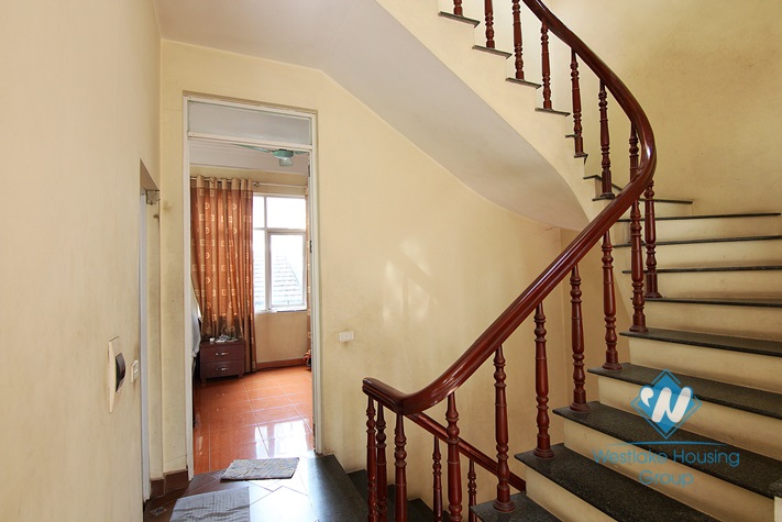 Affordable price house with 3 bedrooms in Au Co st, Tay Ho area.