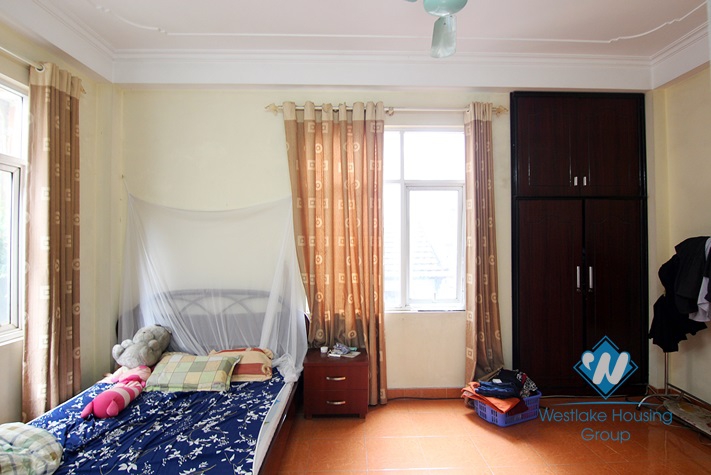 Affordable price house with 3 bedrooms in Au Co st, Tay Ho area.