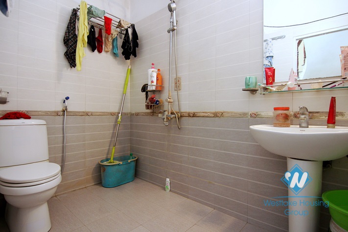 Affordable price house with 3 bedrooms in Au Co st, Tay Ho area.