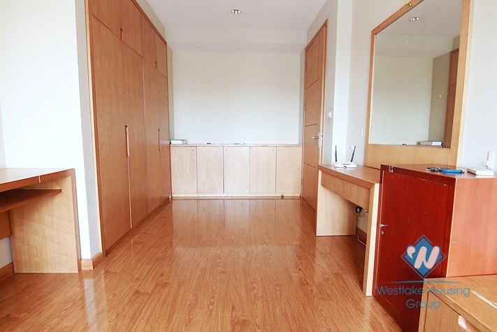 Cheap 2 bedrooms apartment for rent in Au Co st, Tay Ho, Ha Noi.