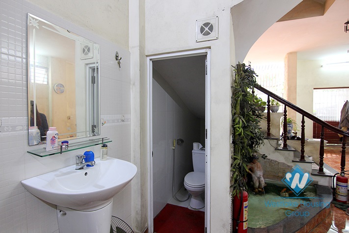Affordable price house with 3 bedrooms in Au Co st, Tay Ho area.