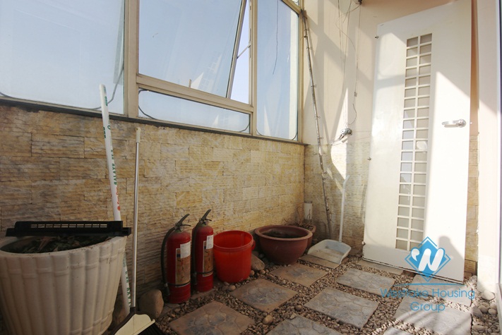 A modern affordable 3 bedroom apartment for rent on Lang Ha street