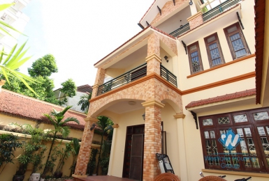 Lovely house with courtyard for rent in Tay Ho