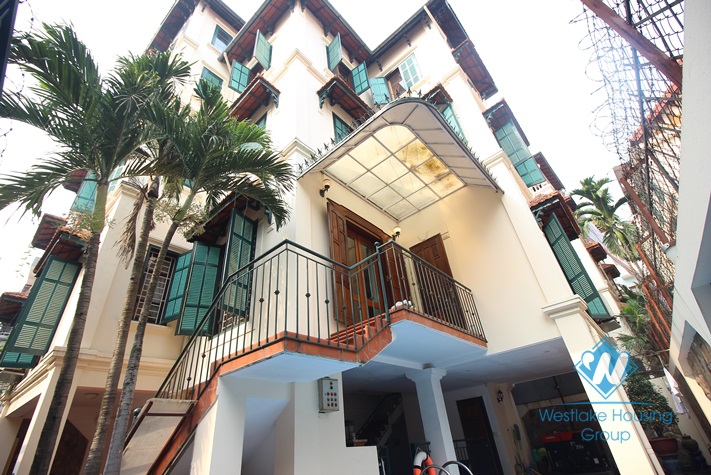To Ngoc Van 5 bedroom villa with swimming pool for rent