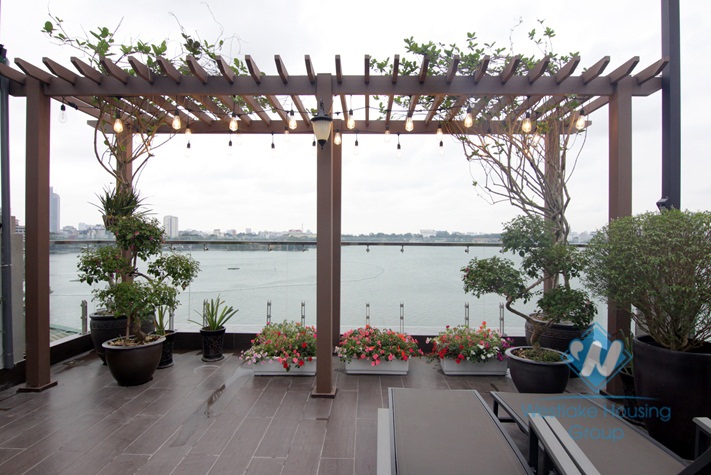 Apartment for rent in Tay Ho with balcony and amazing lake view.