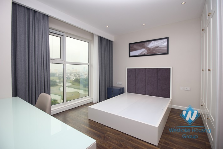 A delightful apartment with golf course view for rent in Ciputra