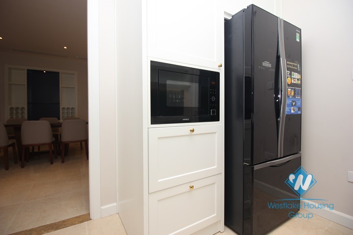 A delightful apartment with golf course view for rent in Ciputra