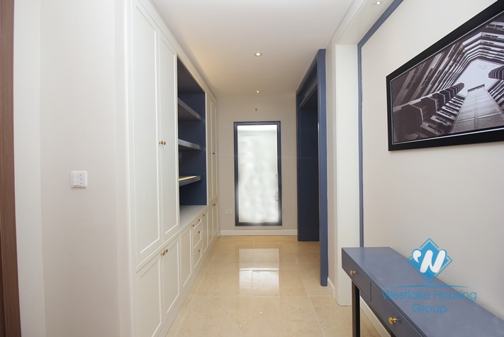 A delightful apartment with golf course view for rent in Ciputra