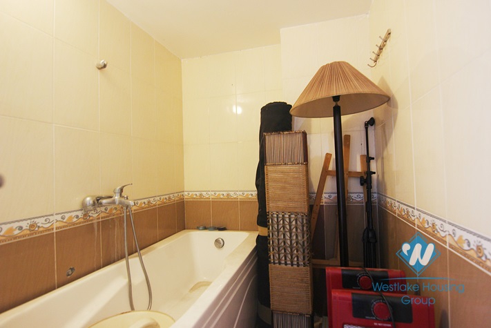 Cheap 4 bedrooms house with big yard for rent in Tay Ho district, Hanoi.