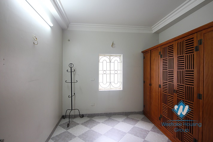 Cheap 4 bedrooms house with big yard for rent in Tay Ho district, Hanoi.