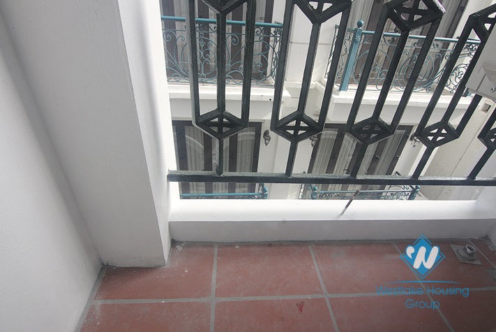 Brand new and morden 2 bedrooms apartment for rent in Tu Hoa st, Tay Ho area.