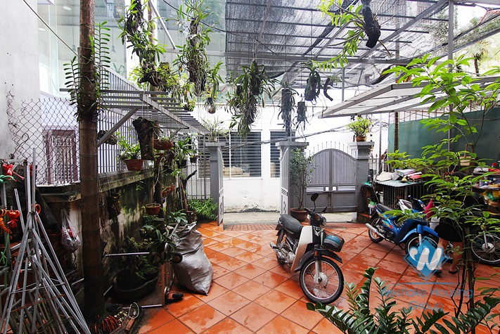 Cheap 4 bedrooms house with big yard for rent in Tay Ho district, Hanoi.