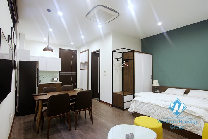 A lovely studio near the Lake side for rent on Tu Hoa street
