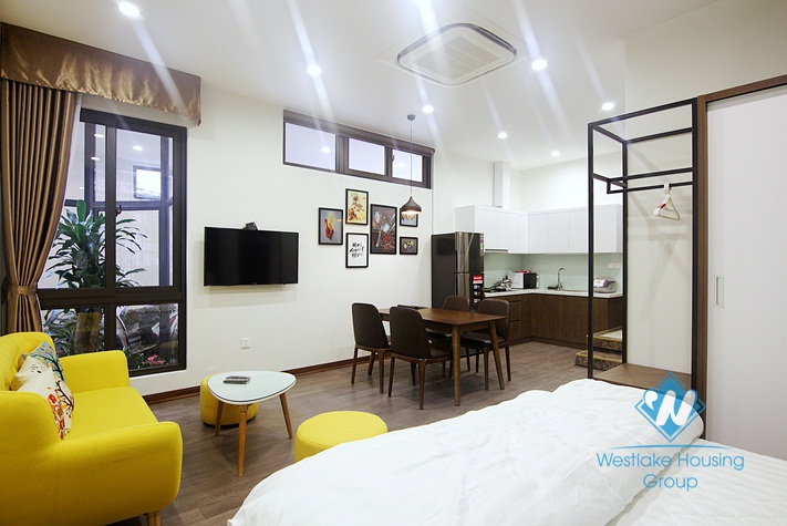 A lovely studio near the Lake side for rent on Tu Hoa street