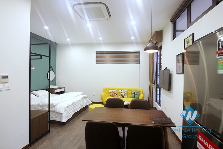 A lovely studio near the Lake side for rent on Tu Hoa street