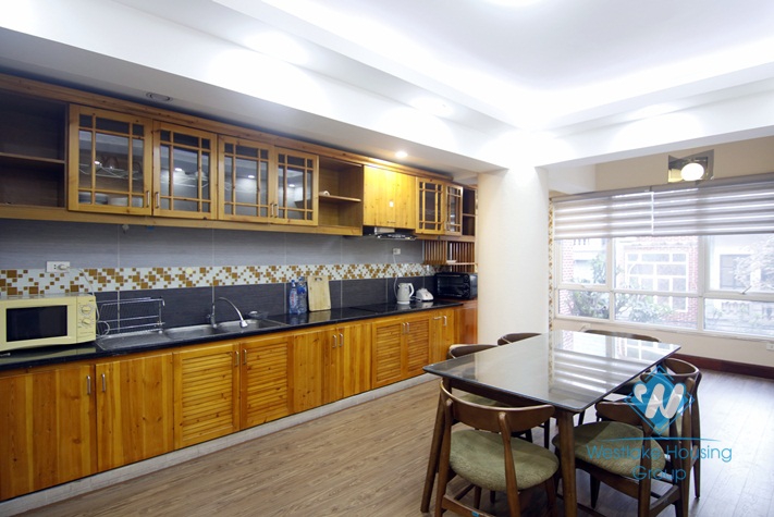 A delightful 2 bedroom apartment for rent on Yen Phu street