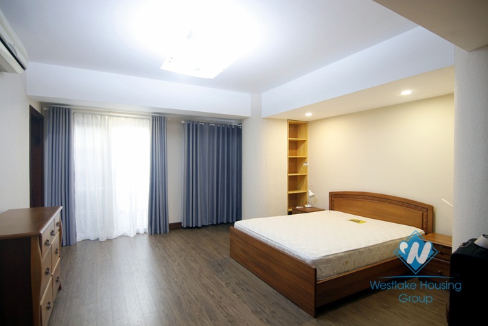 A delightful 2 bedroom apartment for rent on Yen Phu street