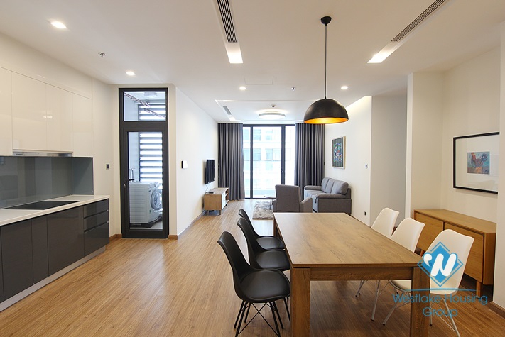 Three bedrooms in Vinhome Metropolis Building for rent