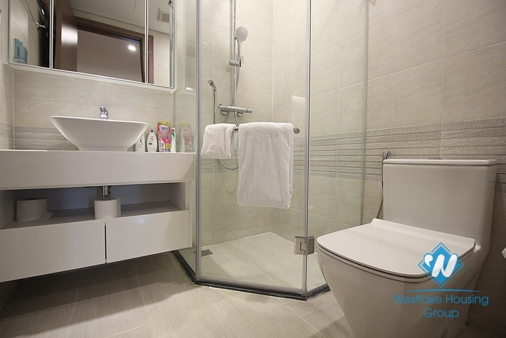 02 bedroom apartment on the high floor for rent in Vinhome Metropolis, Ba dinh District 