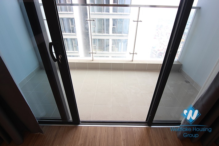 Three bedrooms in Vinhome Metropolis Building for rent