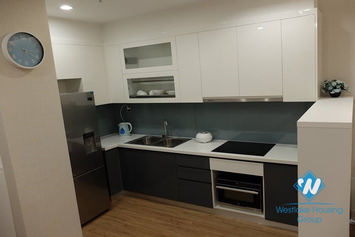 High floor apartment in Vinhome Metroplis for rent