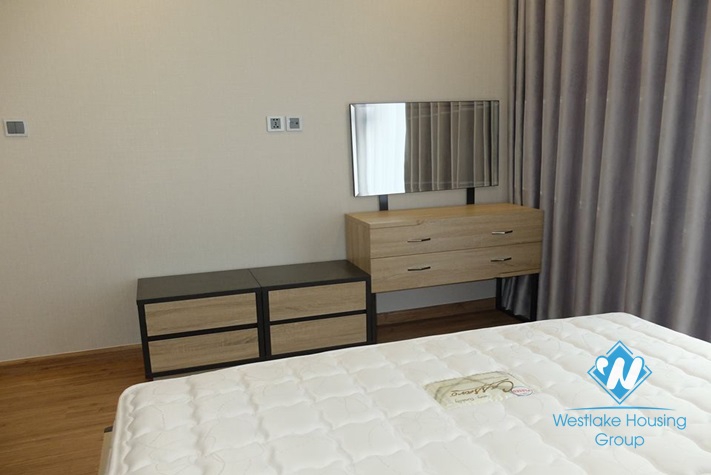 High floor apartment in Vinhome Metroplis for rent