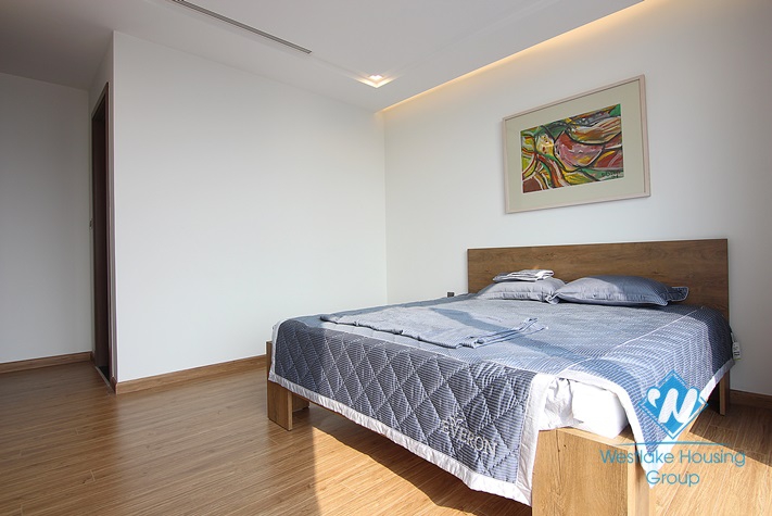 Three bedrooms in Vinhome Metropolis Building for rent