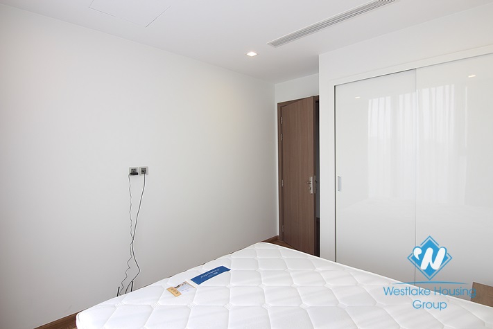 Three bedrooms in Vinhome Metropolis Building for rent