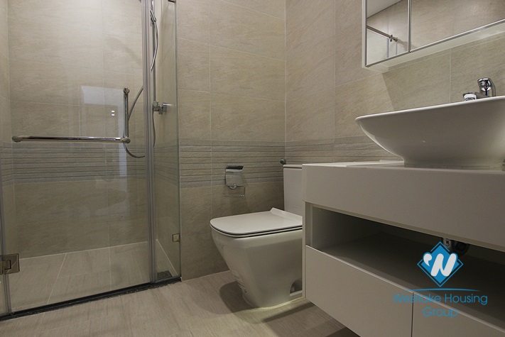 Three bedrooms in Vinhome Metropolis Building for rent