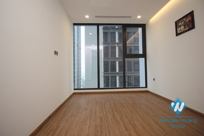 Brand new apartment for rent in Vinhome Metropolis, Ba Dinh District 
