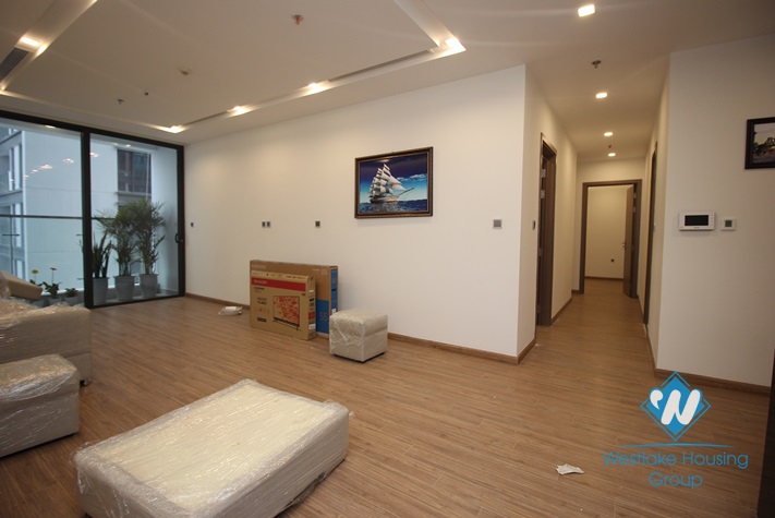 Brand new apartment for rent in Vinhome Metropolis, Ba Dinh District 