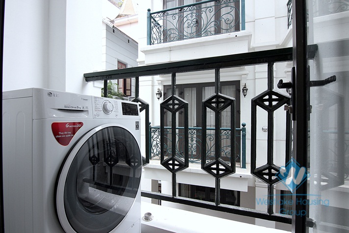 One bedroom apartment with small balcony for rent in Nghi Tam village.