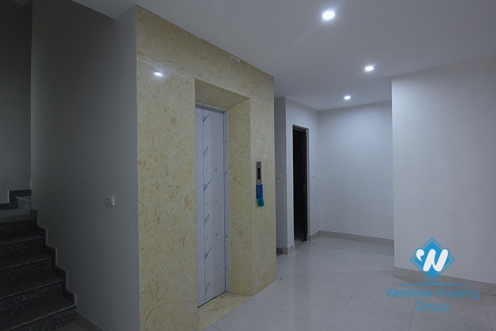 Brand new office for rent in Au Co st-Tay Ho District 